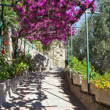 Pupetto فندق بوسيتانو