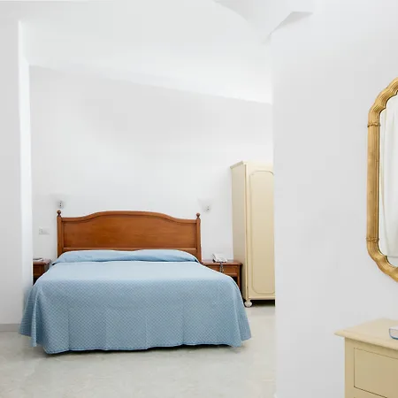 Pupetto 3* بوسيتانو